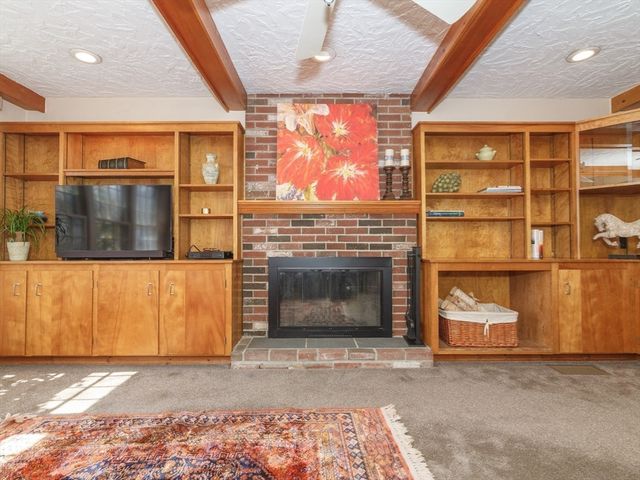 6 Barry Drive, Framingham, MA 01702