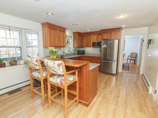 6 Barry Drive, Framingham, MA 01702