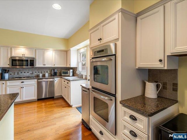 521 9th Street, Carlstadt, NJ 07072