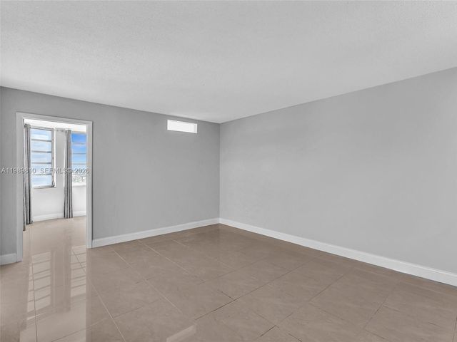 1770 NE 191st St 500-1, Miami, FL 33179