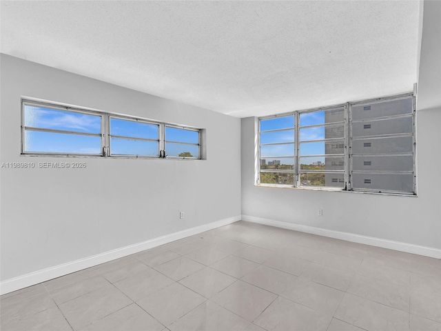 1770 NE 191st St 500-1, Miami, FL 33179