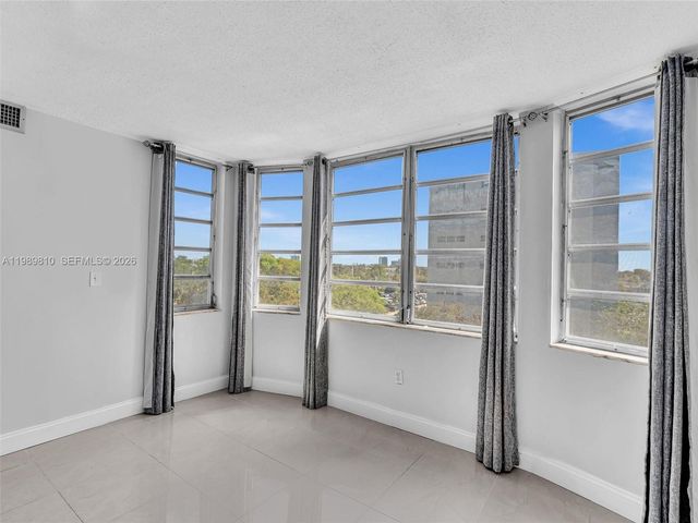 1770 NE 191st St 500-1, Miami, FL 33179