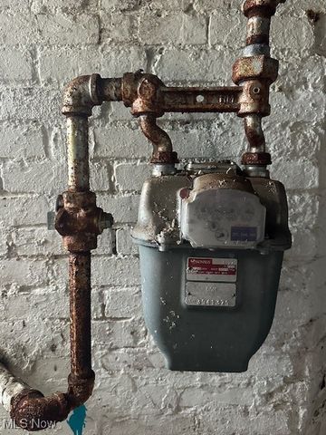 2082 W 98th Street, Cleveland, OH 44102