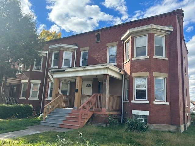 2082 W 98th Street, Cleveland, OH 44102