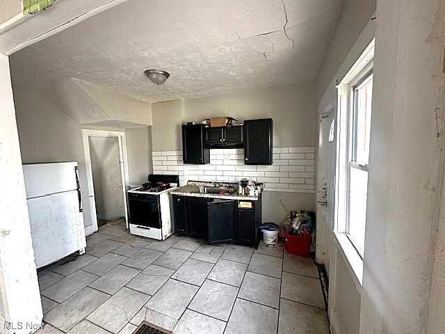 2082 W 98th Street, Cleveland, OH 44102