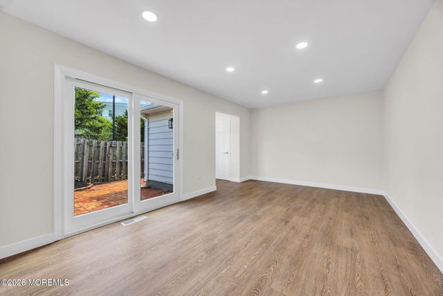 28 Kingsley Way, Freehold, NJ 07728