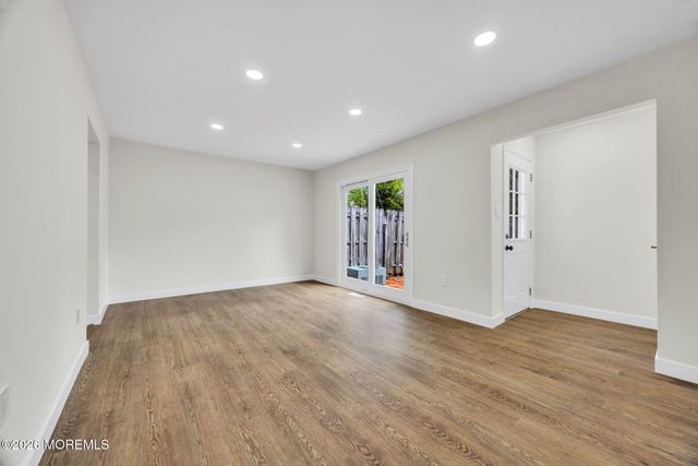 28 Kingsley Way, Freehold, NJ 07728