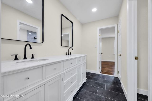 28 Kingsley Way, Freehold, NJ 07728