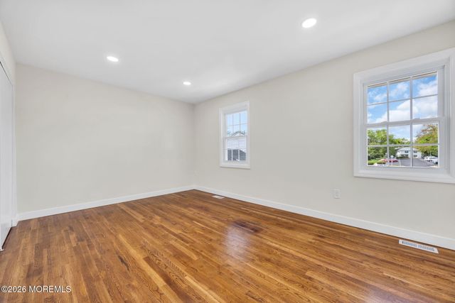 28 Kingsley Way, Freehold, NJ 07728