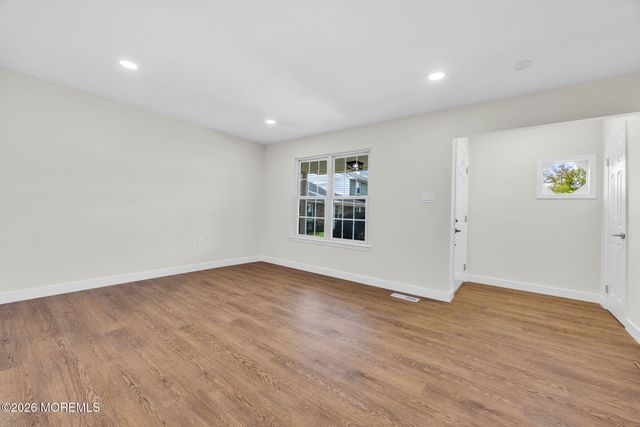 28 Kingsley Way, Freehold, NJ 07728