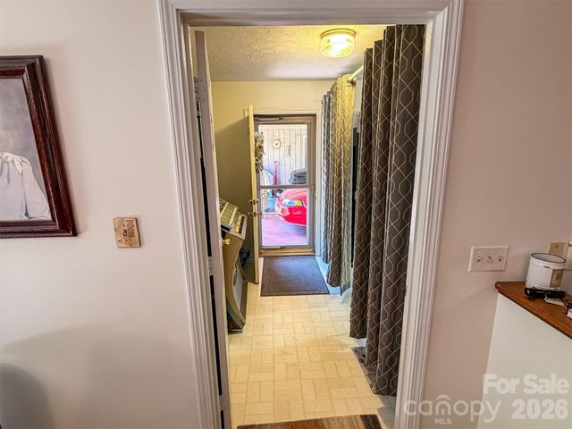 1017 3rd Avenue NW, Conover, NC 28613