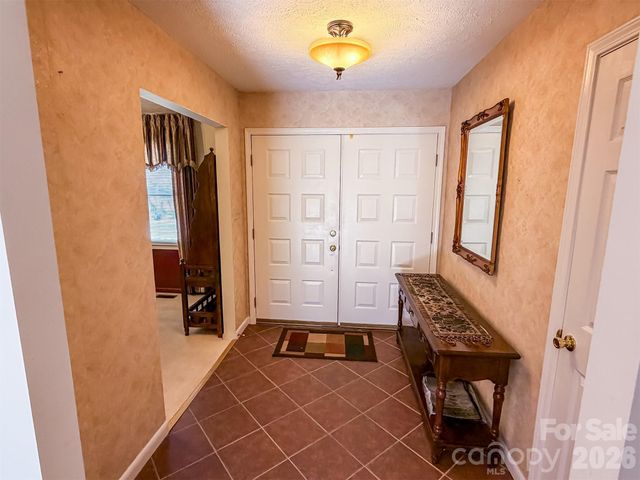 1017 3rd Avenue NW, Conover, NC 28613