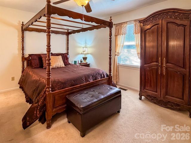 1017 3rd Avenue NW, Conover, NC 28613