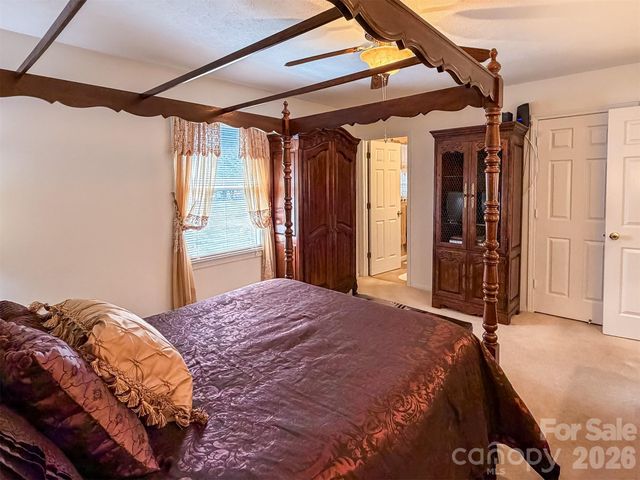 1017 3rd Avenue NW, Conover, NC 28613