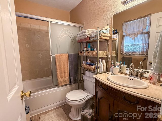 1017 3rd Avenue NW, Conover, NC 28613