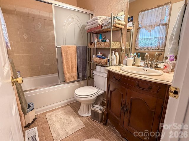 1017 3rd Avenue NW, Conover, NC 28613