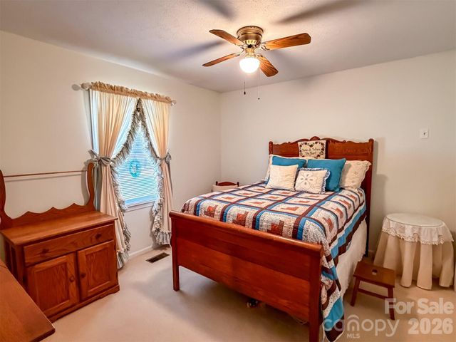 1017 3rd Avenue NW, Conover, NC 28613