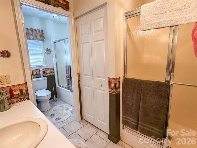 1017 3rd Avenue NW, Conover, NC 28613