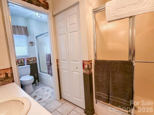 1017 3rd Avenue NW, Conover, NC 28613