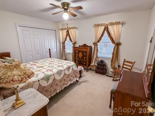 1017 3rd Avenue NW, Conover, NC 28613