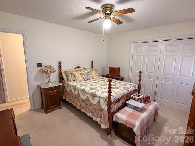 1017 3rd Avenue NW, Conover, NC 28613