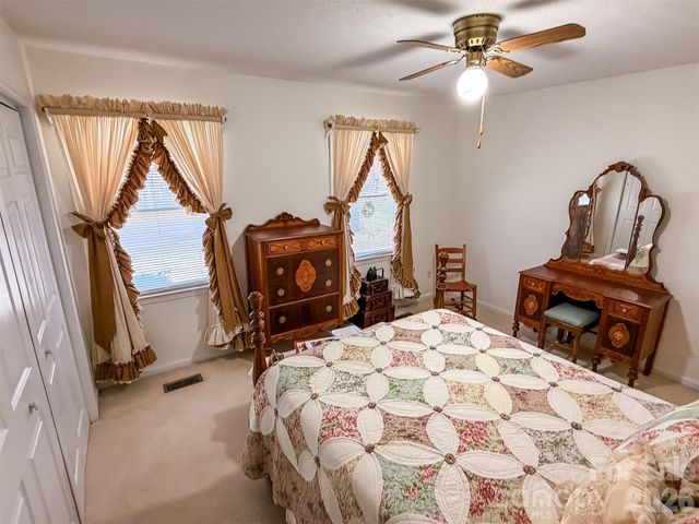 1017 3rd Avenue NW, Conover, NC 28613