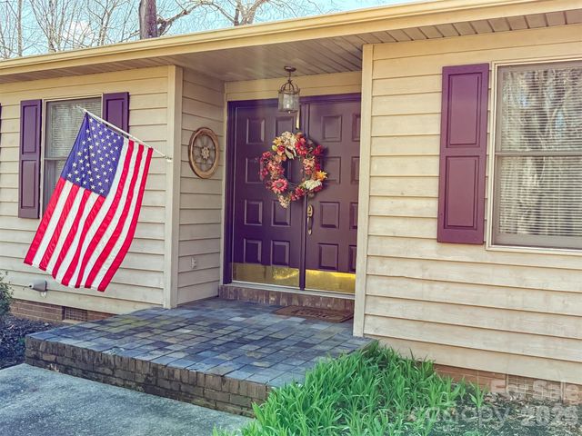 1017 3rd Avenue NW, Conover, NC 28613