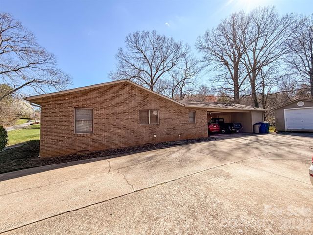 1017 3rd Avenue NW, Conover, NC 28613