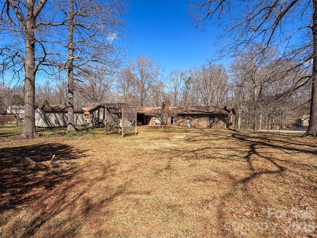 1017 3rd Avenue NW, Conover, NC 28613