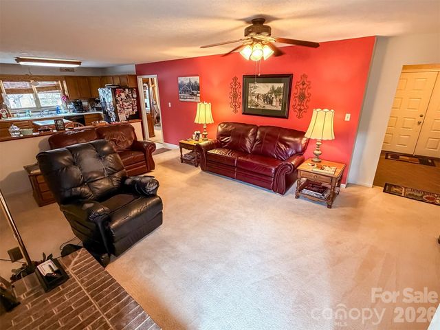 1017 3rd Avenue NW, Conover, NC 28613