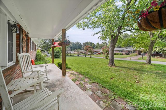 3502 Merry Oaks Lane, Dallas, NC 28034