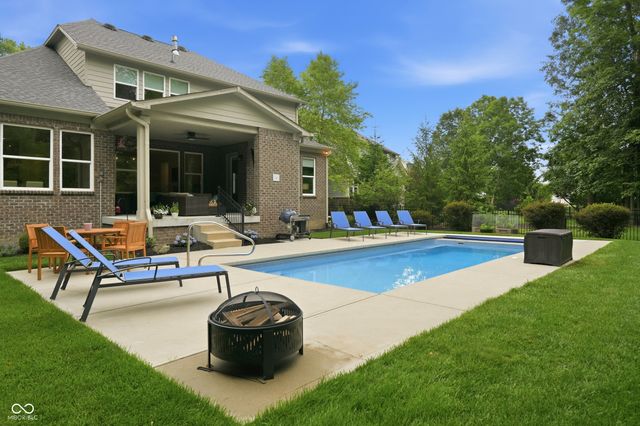 2837 E High Grove Circle, Zionsville, IN 46077