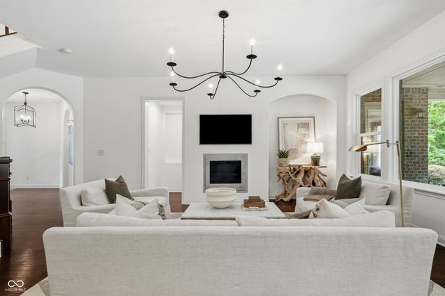 2837 E High Grove Circle, Zionsville, IN 46077
