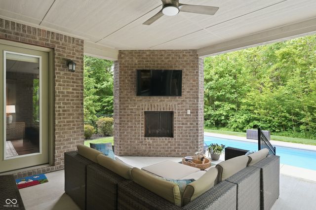2837 E High Grove Circle, Zionsville, IN 46077