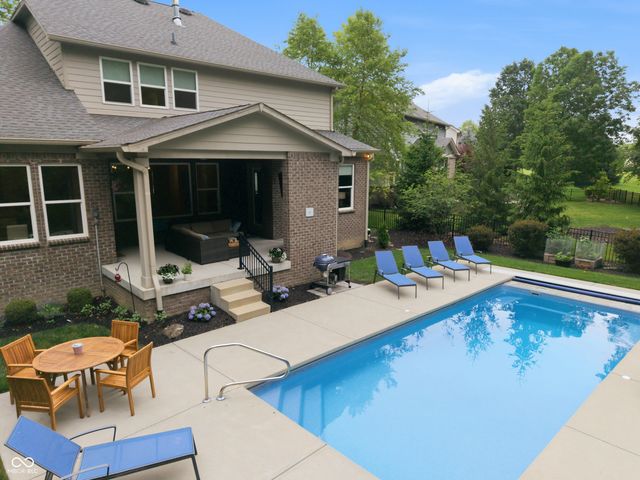 2837 E High Grove Circle, Zionsville, IN 46077