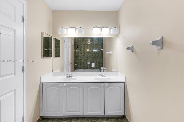 8433 NW 189th St 1104, Hialeah, FL 33015