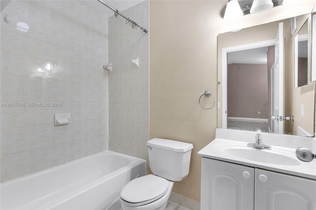 8433 NW 189th St 1104, Hialeah, FL 33015