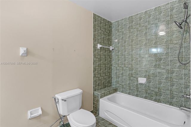 8433 NW 189th St 1104, Hialeah, FL 33015