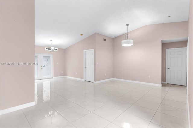 8433 NW 189th St 1104, Hialeah, FL 33015