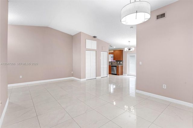 8433 NW 189th St 1104, Hialeah, FL 33015