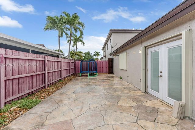 8433 NW 189th St 1104, Hialeah, FL 33015