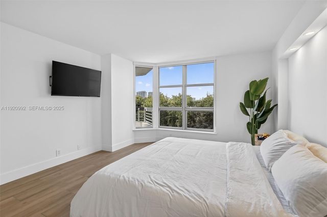 19101 NE 36th Ct 402, Aventura, FL 33180