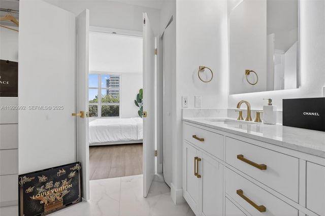 19101 NE 36th Ct 402, Aventura, FL 33180