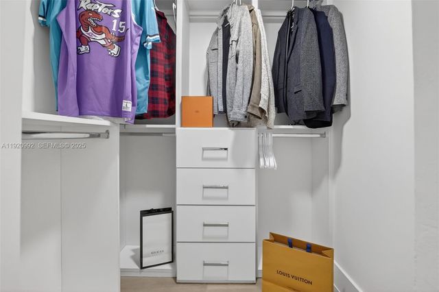 19101 NE 36th Ct 402, Aventura, FL 33180