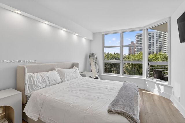 19101 NE 36th Ct 402, Aventura, FL 33180