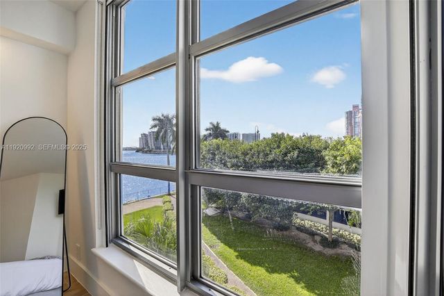 19101 NE 36th Ct 402, Aventura, FL 33180