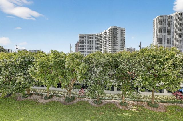 19101 NE 36th Ct 402, Aventura, FL 33180