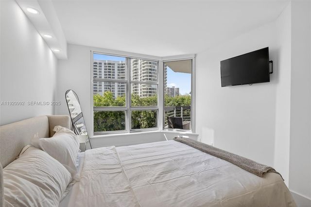 19101 NE 36th Ct 402, Aventura, FL 33180