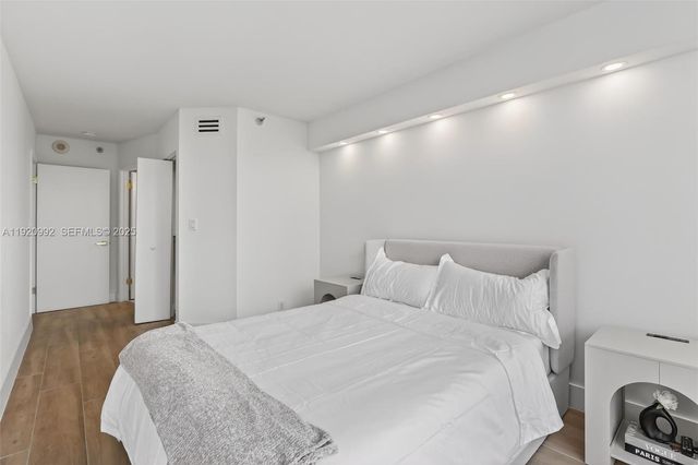 19101 NE 36th Ct 402, Aventura, FL 33180