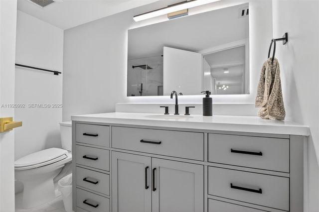 19101 NE 36th Ct 402, Aventura, FL 33180